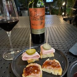 Ruka Winewood - Vino and snacks!