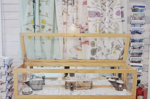 Salty Rose's & the Periwinkle Café by null