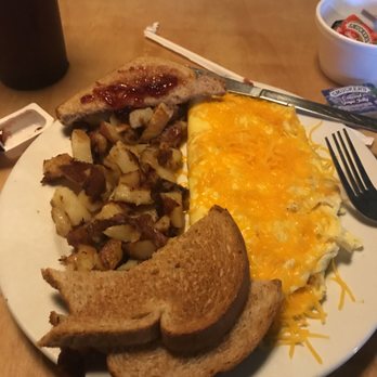 The Branford Gathering - a plate of breakfast food - American Near Me - Branford, Florida