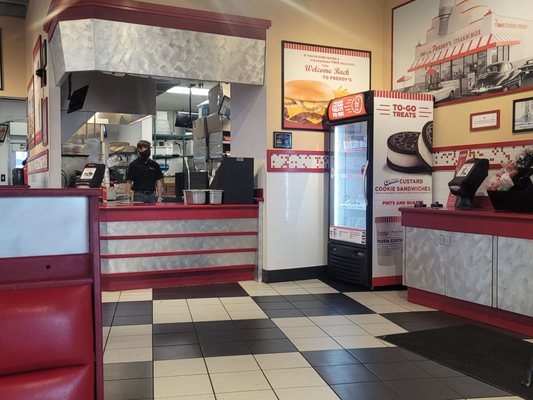 Freddy's Frozen Custard & Steakburgers by null