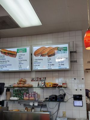 Banh Mi Che Cali by null
