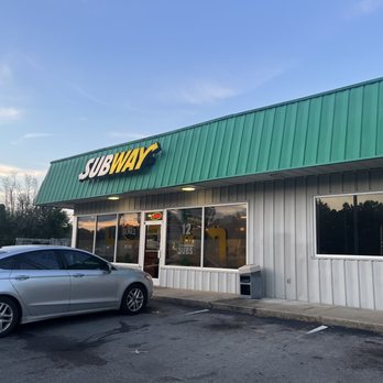 Subway - Exterior - Sandwiches Near Me - Munfordville, Kentucky