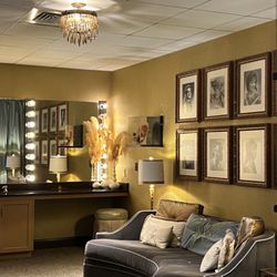 Another gorgeous dressing room
