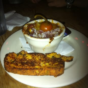 Vortex Bar & Grill - Cup of Chili w/ Jalapeño-Cheesebread 02 - American Near Me - Atlanta, Georgia