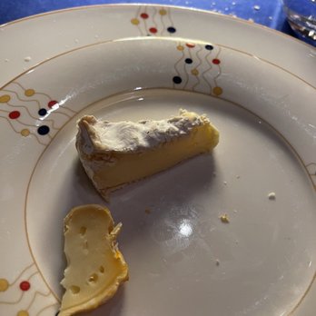 La Couronne - Cheese sampling - French Near Me - Rouen, 76