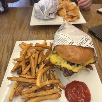 Brooks Tavern - American Near Me - Hendersonville, North Carolina