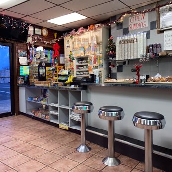 Terry's Cozy Corner - Interior. - Coffee & Tea Near Me - Lyndhurst, New Jersey