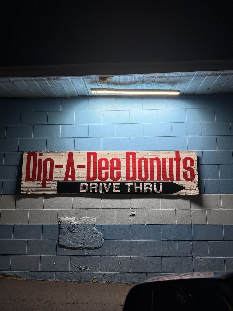 Dip-A-Dee Donuts Logo