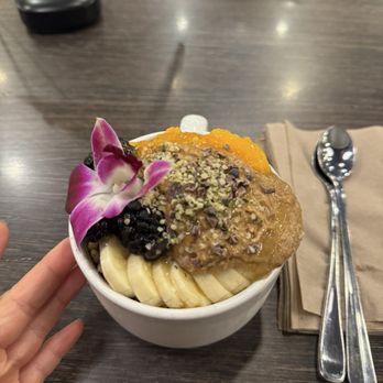 Island Vintage Coffee - Açaí bowl with papaya and almond butter - Coffee & Tea Near Me - Kapolei, Hawaii