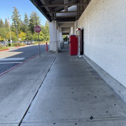 WinCo Foods - Nobody here.