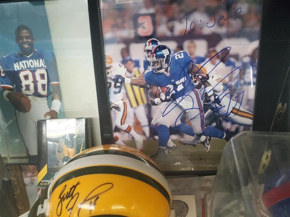 Triple Play Sports Collectibles & Novelty's Logo