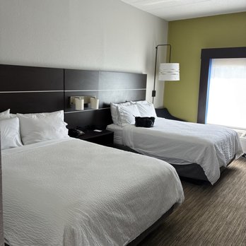 Holiday Inn Express - This is the queen size beds in the room I stayed in very nice - Hotels Near Me - Huber Heights, Ohio Holiday Inn Express - This is the queen size beds in the room I stayed in very nice - Hotels Near Me - Huber Heights, Ohio