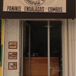 Ricordi E Panini - La fachada del local es muy pequeña.