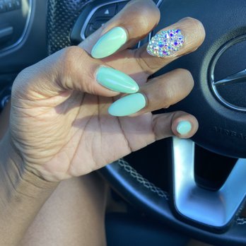 Ali'i Nails & Lash Bar - Nails by Tina!!!! chrome, gel polish, bling bling, matte and just gel polish (thumb to pinky) - Nail Salons Near Me - Kapolei, Hawaii