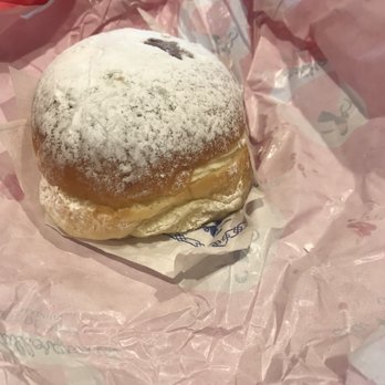 La Mallorquina - Cream Bun (€2) - Desserts Near Me - Madrid, M La Mallorquina - Cream Bun (€2) - Desserts Near Me - Madrid, M