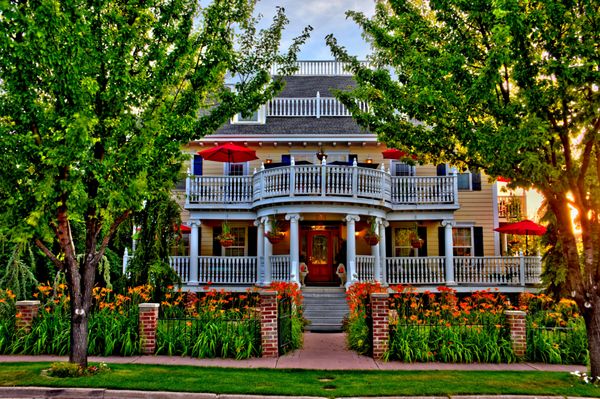 Big Yellow Inn by null