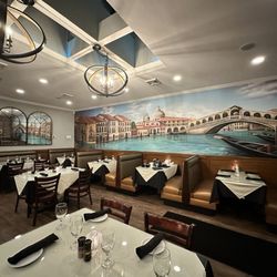 Luigi's Trattoria - Interior