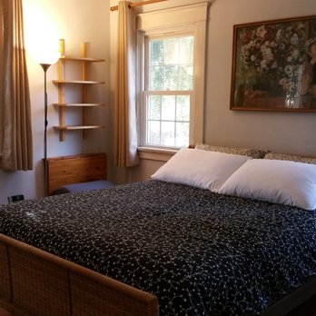 Sanborn Guest House - nice bedroom - Guest Houses Near Me - Los Angeles, California Sanborn Guest House - nice bedroom - Guest Houses Near Me - Los Angeles, California