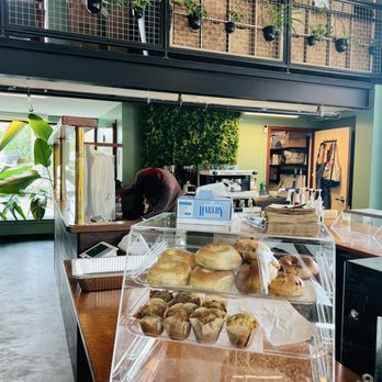Intrinsic Cafe - Best quality muffins and bagels to have with your coffee - Coffee & Tea Near Me - Newark, New Jersey