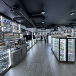 Lou’s Smoke Shop