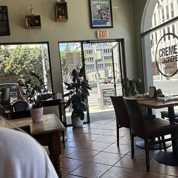 Creme De La Crepe - Long Beach - Interior - French Near Me - Long Beach, California