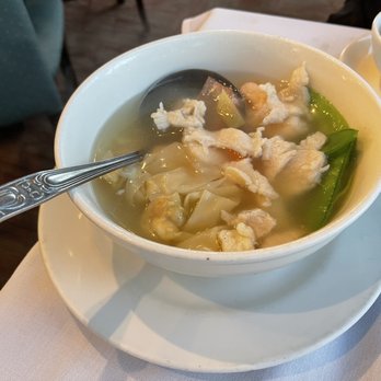 Oak Tree Inn - War Wonton Soup (small) enough for 3 people - okay but a little bland - Chinese Near Me - South Pasadena, California Oak Tree Inn - War Wonton Soup (small) enough for 3 people - okay but a little bland - Chinese Near Me - South Pasadena, California