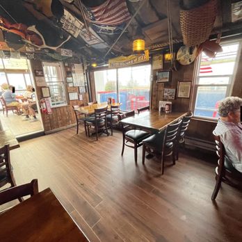 Flo's Clam Shack - Upstairs indoor seating - Seafood Near Me - Middletown, Rhode Island