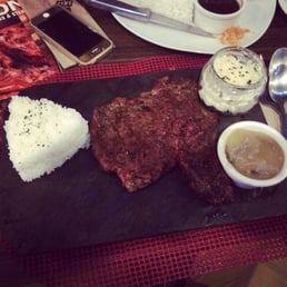 Excellent ribs! Medium rare to perfrction! And the basic salt and pepper seasoning was really good as well!