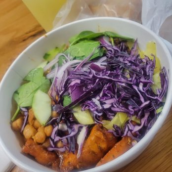 Hoyo's Kitchen - African Near Me - Columbus, Ohio