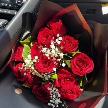 Honey's Flowers - Beautiful roses! - Florists Near Me - Lynwood, California Honey's Flowers - Beautiful roses! - Florists Near Me - Lynwood, California