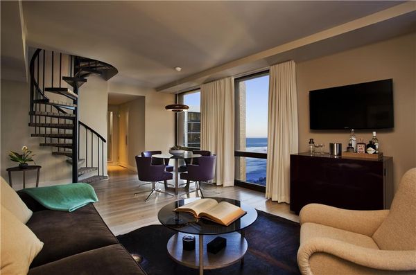 Thompson Chicago, by Hyatt by null