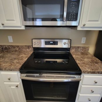 Tree Park - Kitchen - Apartments Near Me - Flowery Branch, Georgia Tree Park - Kitchen - Apartments Near Me - Flowery Branch, Georgia