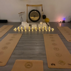 Mani Mindful Yoga - Yoga hall from inside