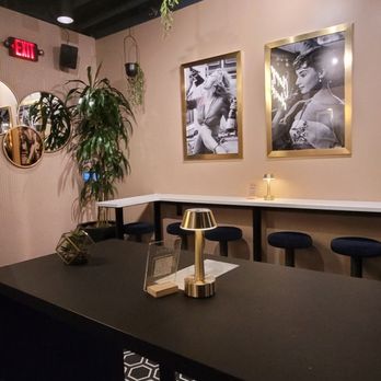 Flutes Champagne Bar - Wine Bars Near Me - Winter Park, Florida