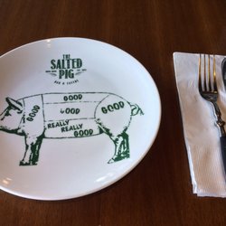 The Salted Pig - Table Setting