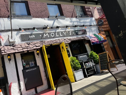 Molly's Shebeen Bar + Restaurant by null