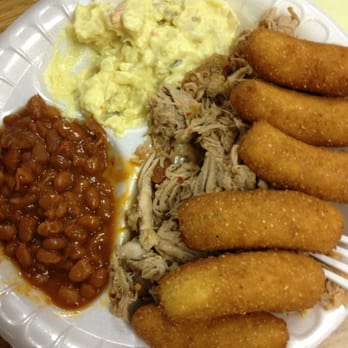 Smithfield's Chicken 'N Bar-B-Q - Horrible fast food style bbq. - Barbeque Near Me - New Bern, North Carolina