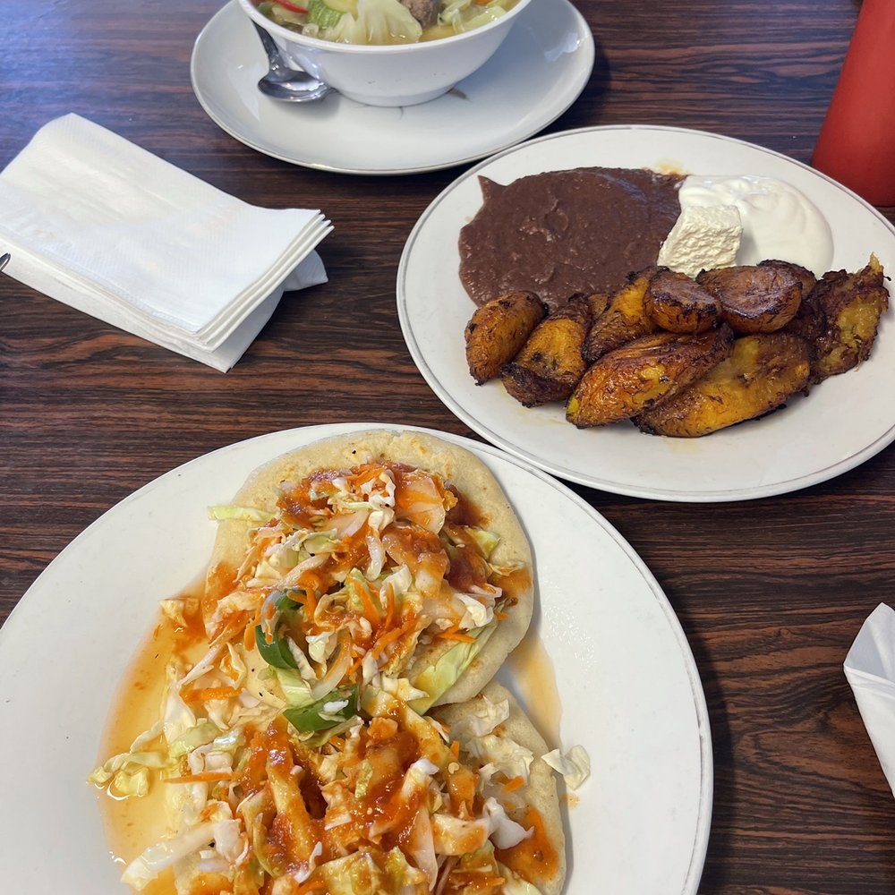 Reina's restaurant - Sopa de res, plátanos fritos, pupusas - Mexican Near Me - Oakland, California Reina's restaurant - Sopa de res, plátanos fritos, pupusas - Mexican Near Me - Oakland, California