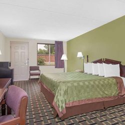 Days Inn by Wyndham Eufaula AL - Guest room