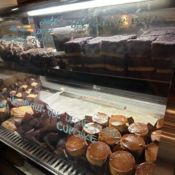 Cafe 86 - Desserts Near Me - Artesia, California