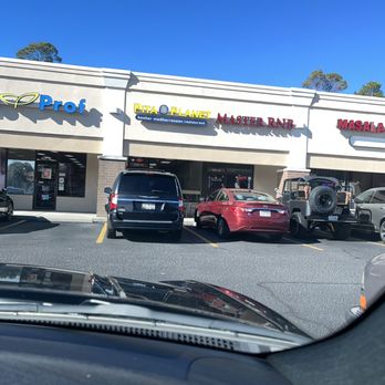 Pita Planet - cars parked in front of the store - Kosher Near Me - Myrtle Beach, South Carolina