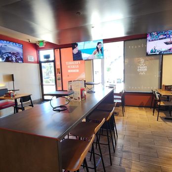 Curry Pizza House x Hidden Tap & Barrel - Pizza Near Me - San Diego, California