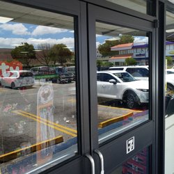 7-Eleven - Front door