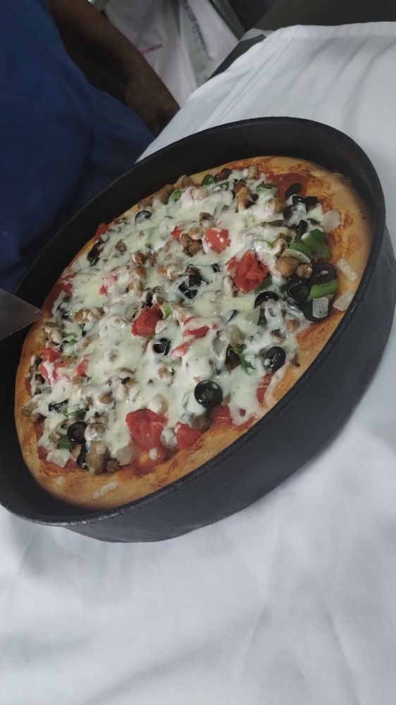 Andrea's Pizza Logo