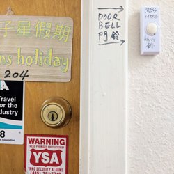 Twins Holiday - Ring the door bell to enter