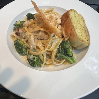 The Peak Restaurant and Bar - Alfredo Pasta with chicken - Steakhouses Near Me - Idyllwild, California The Peak Restaurant and Bar - Alfredo Pasta with chicken - Steakhouses Near Me - Idyllwild, California