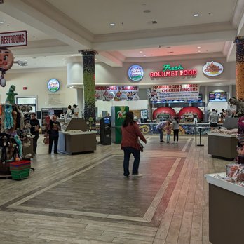 EddieWorld - Food court, wide open spaces - Service Stations Near Me - Yermo, California