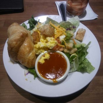 Cheddar's Scratch Kitchen - Yummy garden salad with all the fixings - Comfort Food Near Me - Centerville, Ohio