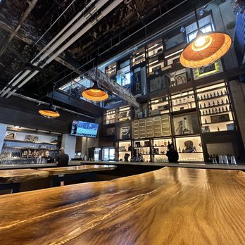 Jackie O's On Fourth - Impressive industrial interior - Breweries Near Me - Columbus, Ohio