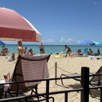 Mai Tai Bar - View from our table ..... beautiful - Cocktail Bars Near Me - Honolulu, Hawaii